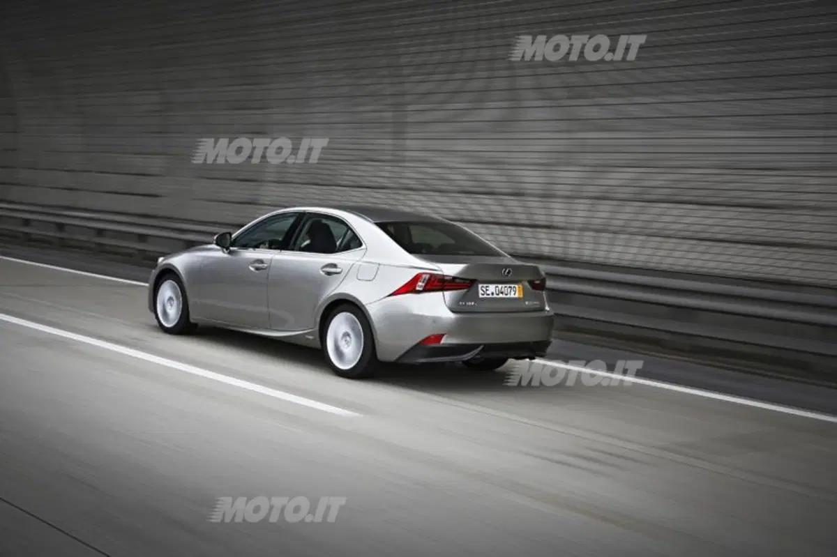 Massimo Gargano: «Con la IS, Lexus è l’unica Casa 100% Hybrid» (6)