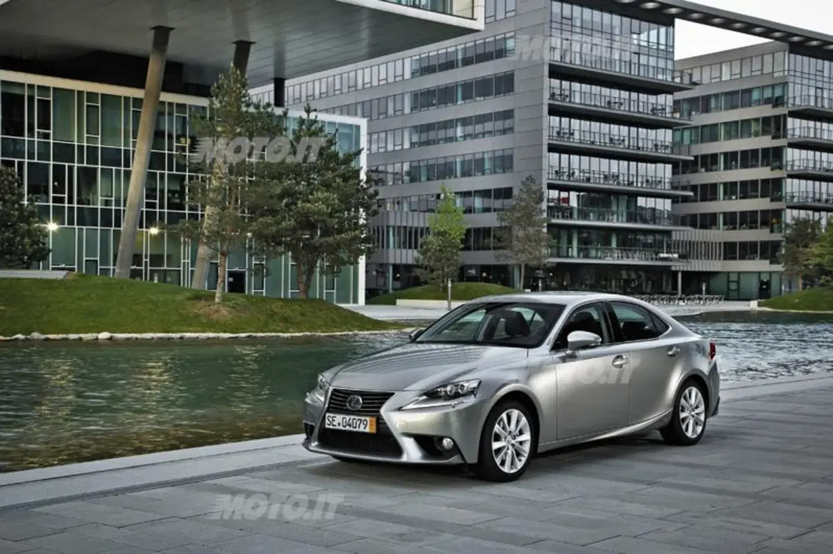 Massimo Gargano: «Con la IS, Lexus è l’unica Casa 100% Hybrid» (12)