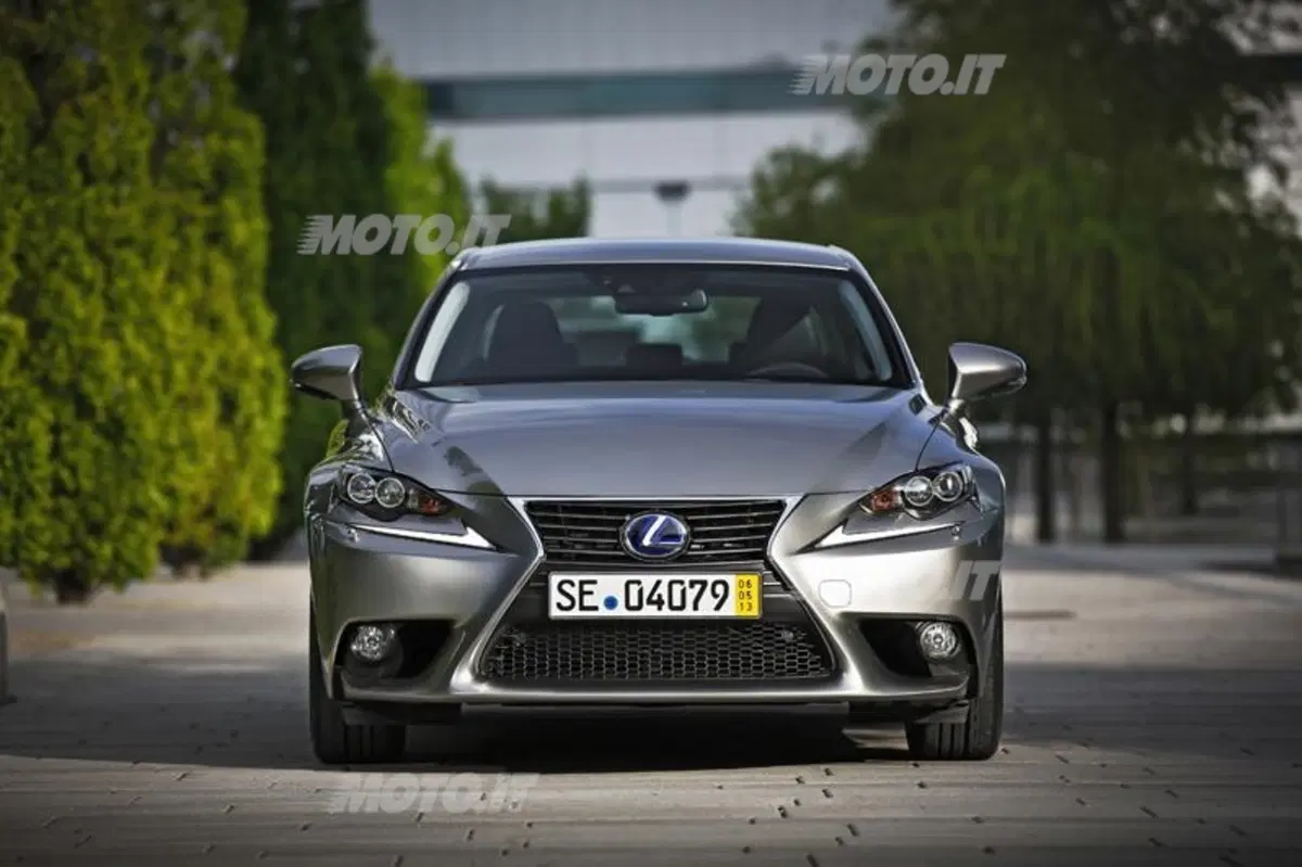 Massimo Gargano: «Con la IS, Lexus è l’unica Casa 100% Hybrid» (19)