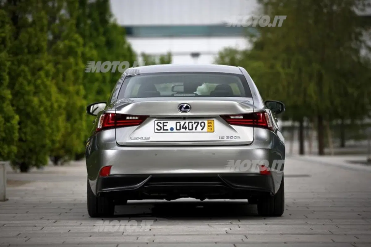 Massimo Gargano: «Con la IS, Lexus è l’unica Casa 100% Hybrid» (20)