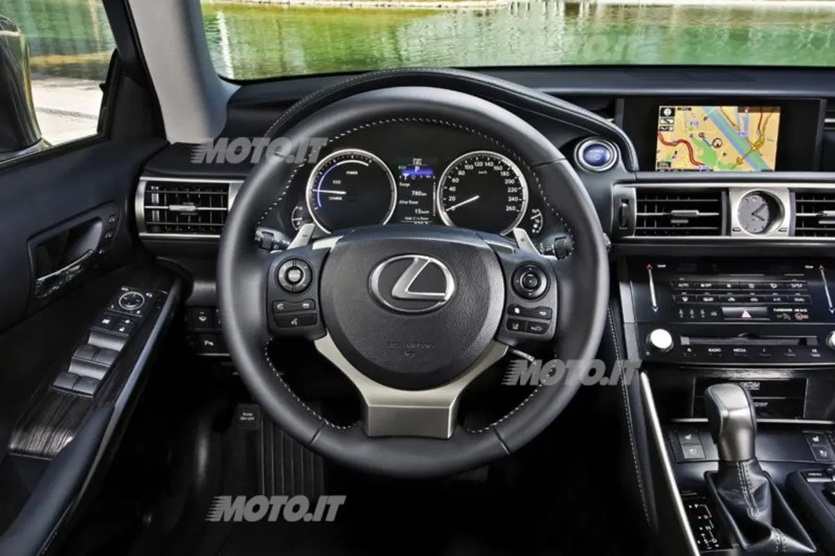 Massimo Gargano: «Con la IS, Lexus è l’unica Casa 100% Hybrid» (22)