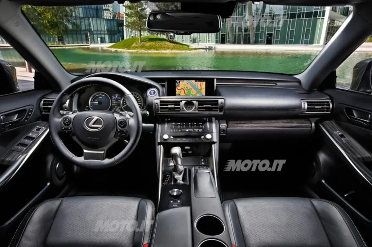 Massimo Gargano: «Con la IS, Lexus è l’unica Casa 100% Hybrid» (24)