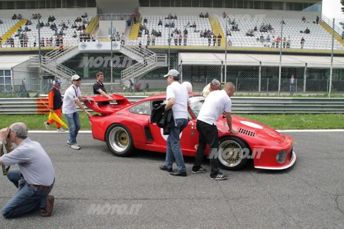 Porsche 911: 250 esemplari a Monza per festeggiare i 50 anni del modello (4)