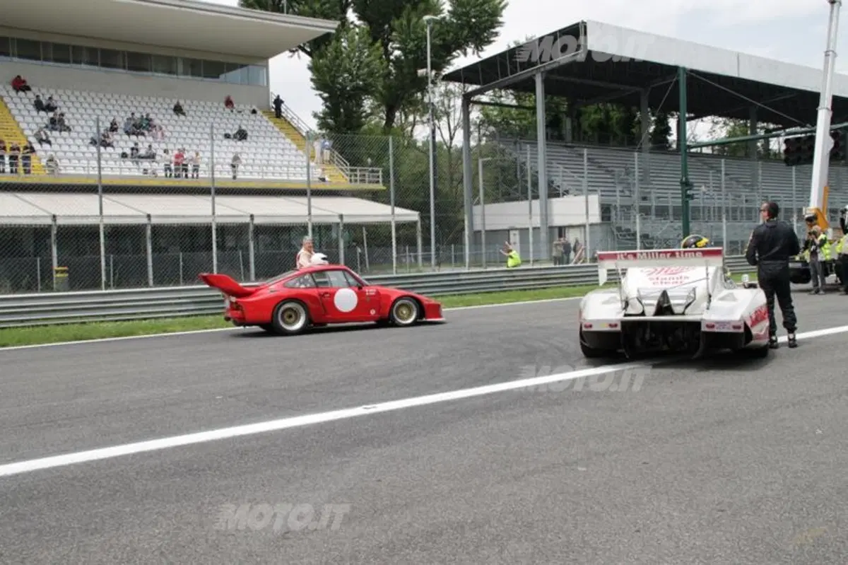 Porsche 911: 250 esemplari a Monza per festeggiare i 50 anni del modello (10)