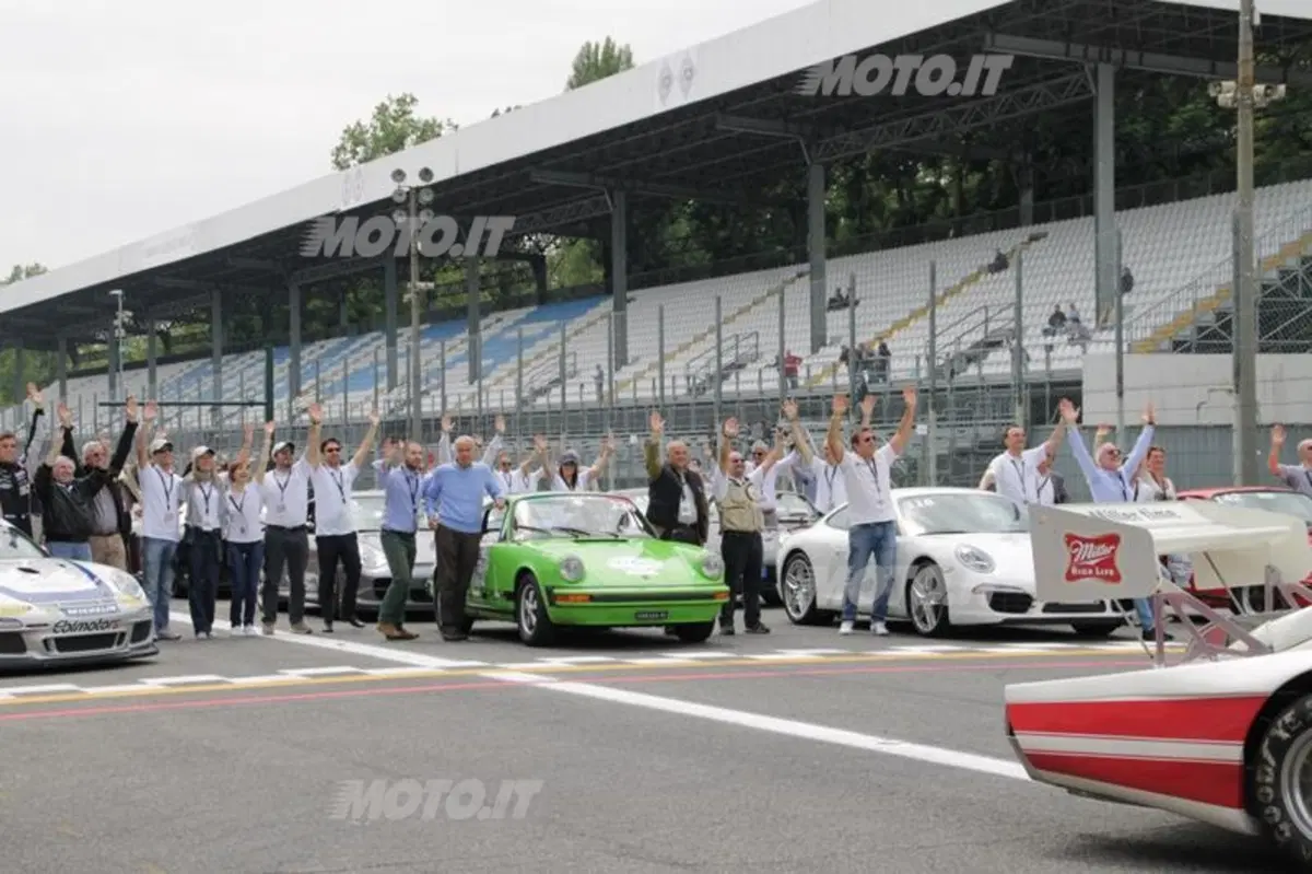 Porsche 911: 250 esemplari a Monza per festeggiare i 50 anni del modello (11)