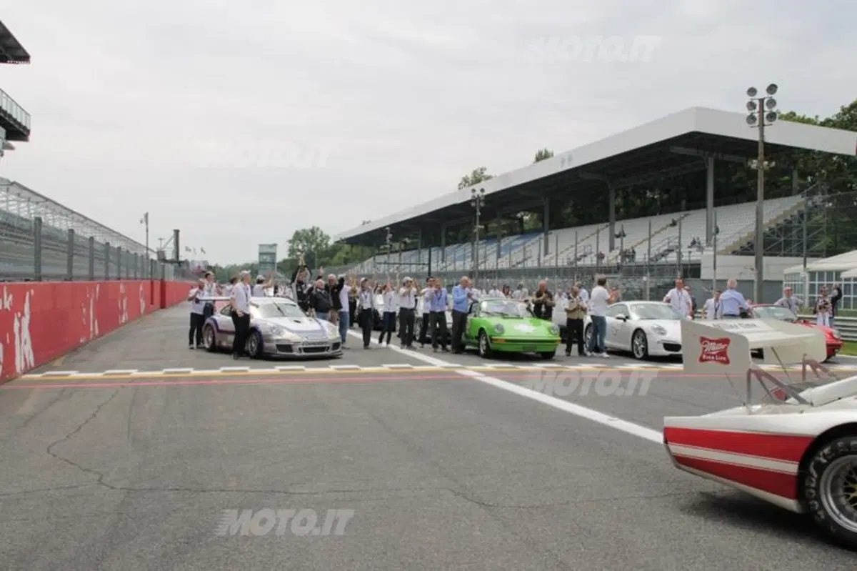 Porsche 911: 250 esemplari a Monza per festeggiare i 50 anni del modello (12)