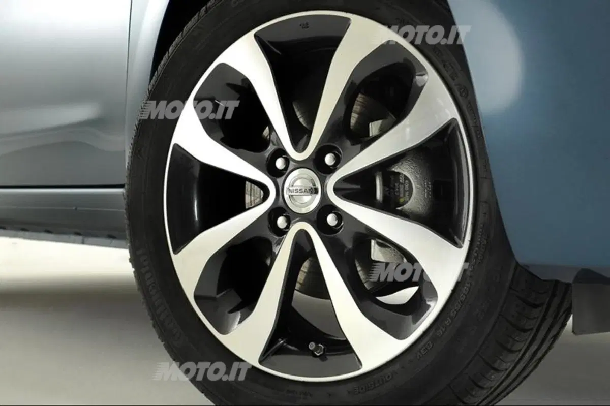 Nissan Micra restyling: le prime immagini (7)