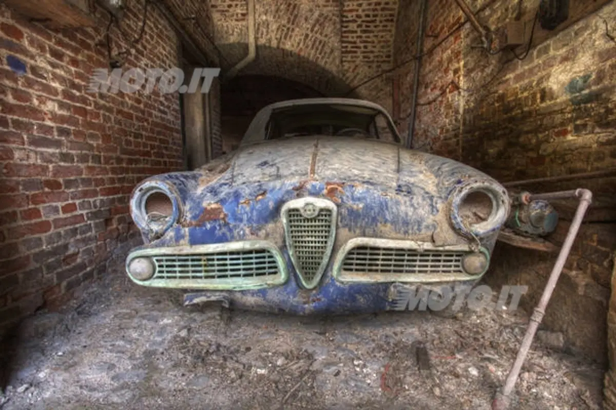 Alfa Romeo: rinvenuti sei esemplari da collezione in un castello abbandonato (4)