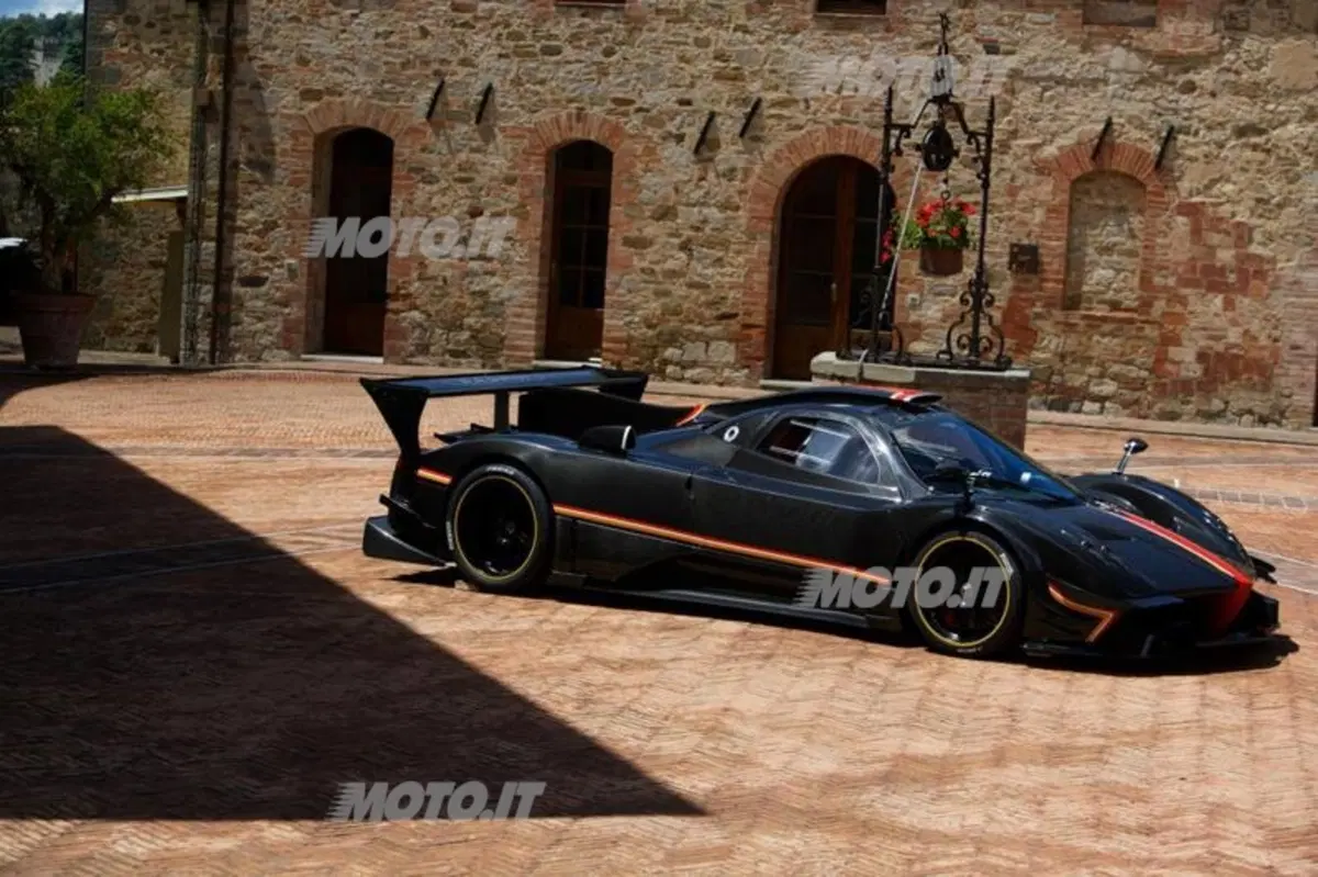 Pagani Zonda Revolucion (2)