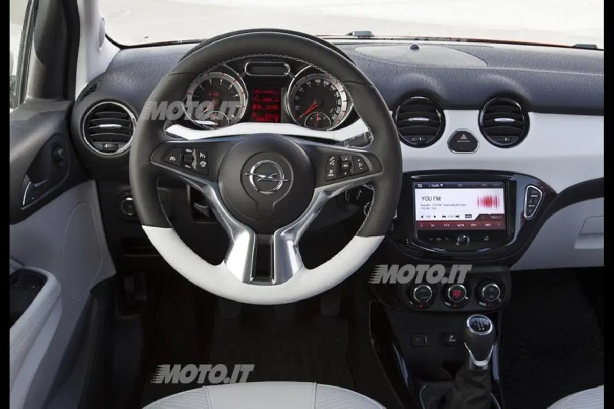 Opel Adam: premiato il design degli interni della city car tedesca (3)