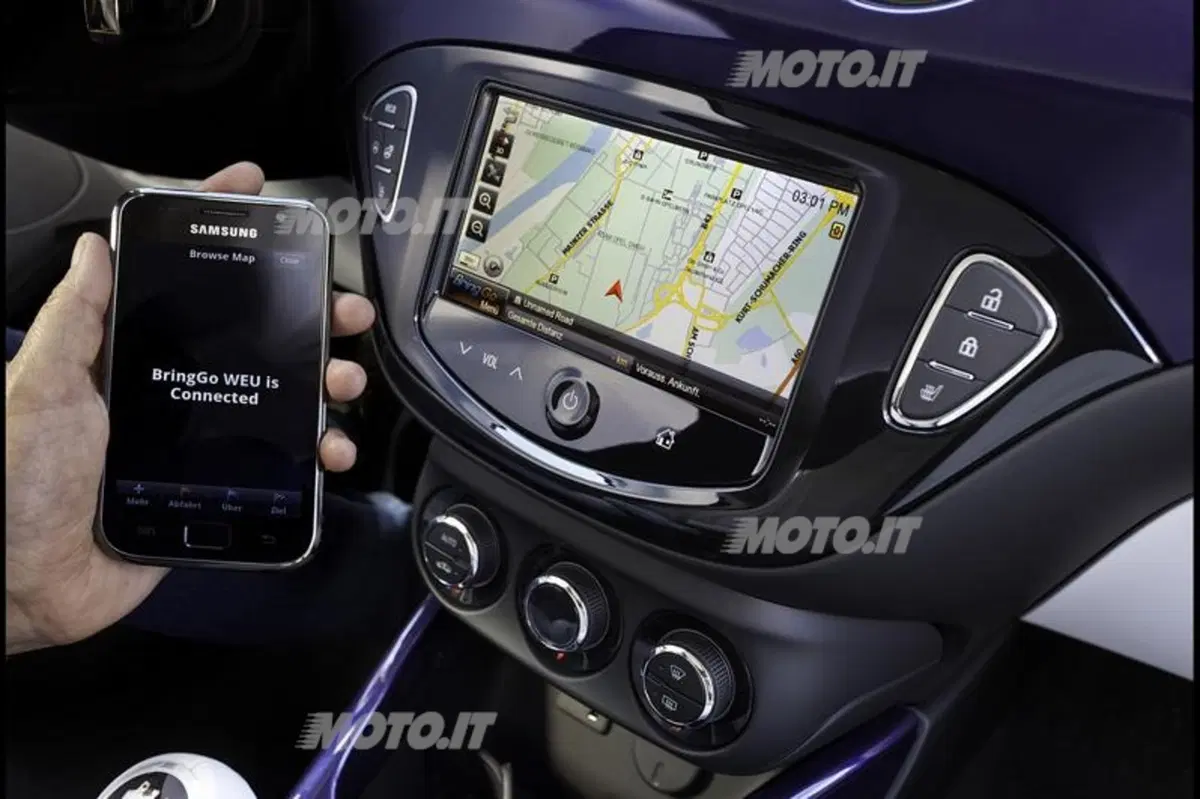 Opel Adam: premiato il design degli interni della city car tedesca (4)