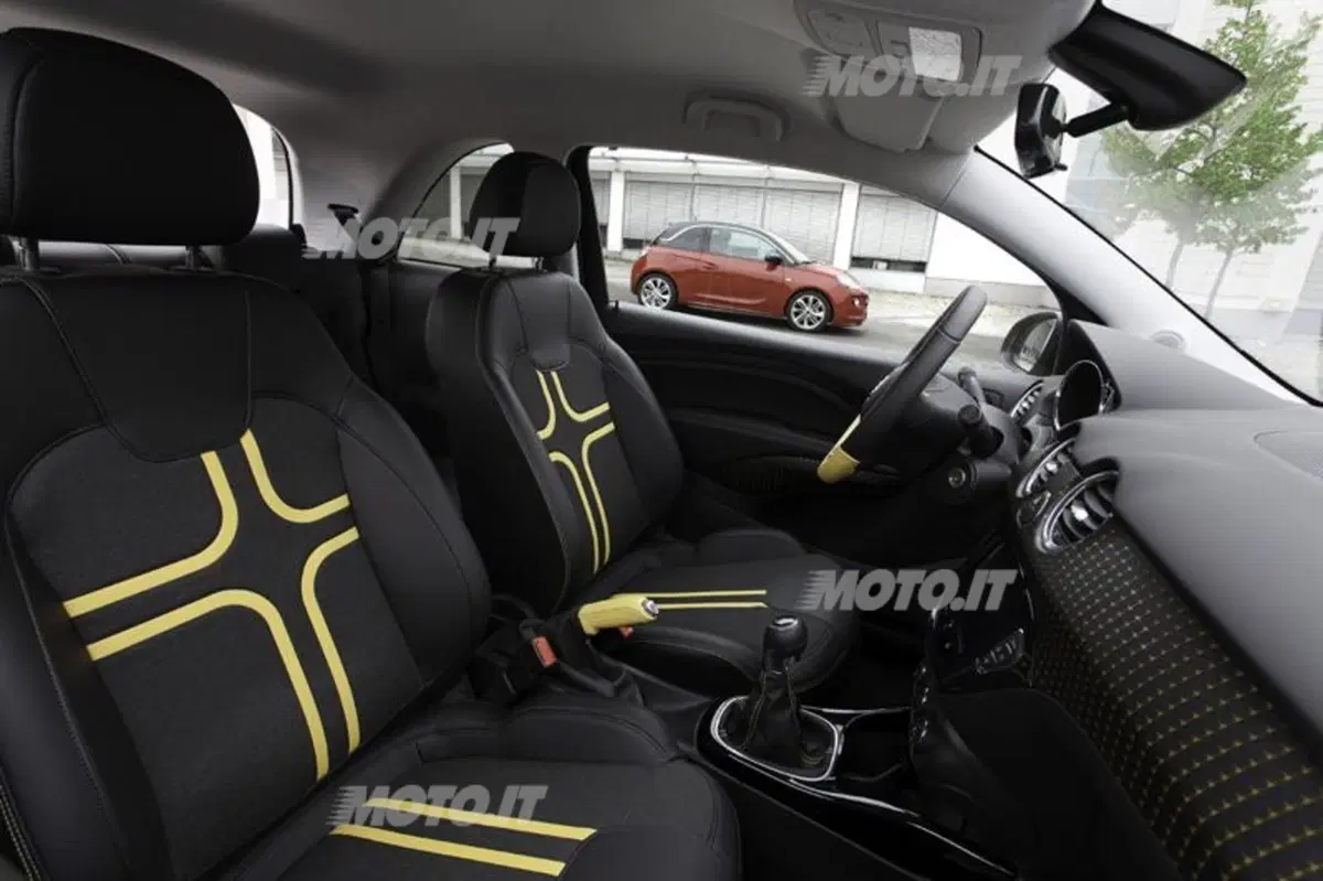Opel Adam: premiato il design degli interni della city car tedesca (5)