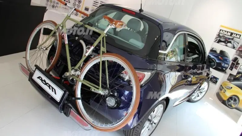 Opel FlexFix: il portabici integrato protagonista di Let&rsquo;s Bike Ride Show