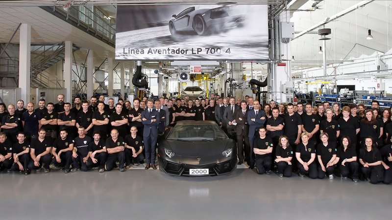 Lamborghini Aventador: prodotti 2.000 esemplari