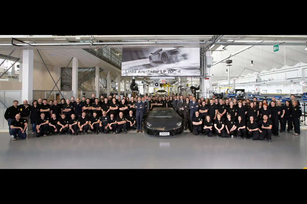 Lamborghini Aventador: prodotti 2.000 esemplari