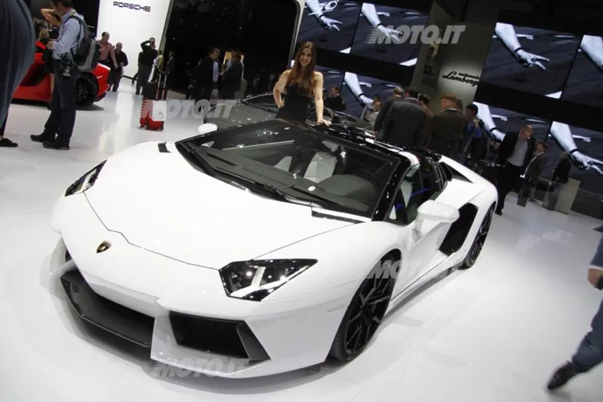 Lamborghini Aventador: prodotti 2.000 esemplari (2)