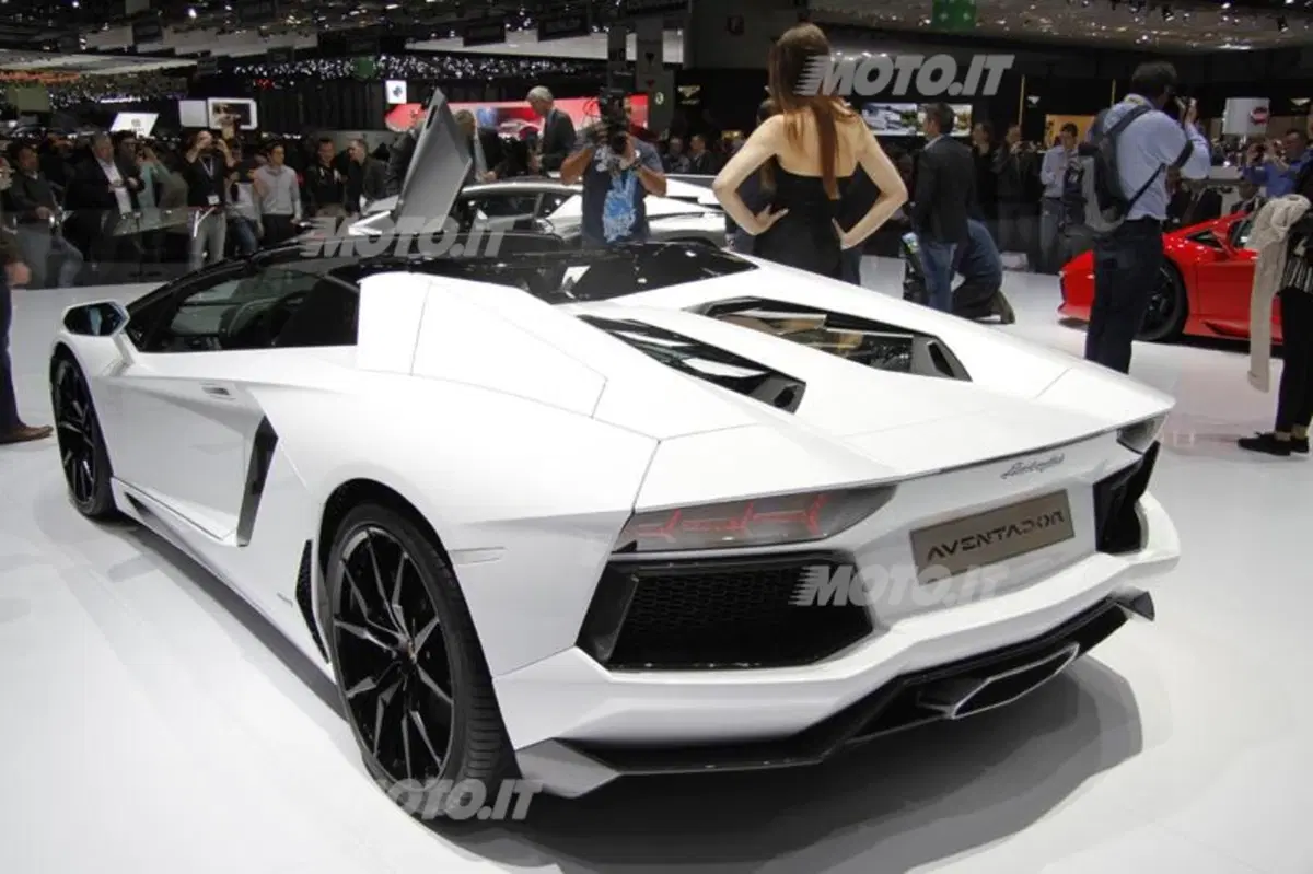 Lamborghini Aventador: prodotti 2.000 esemplari (3)