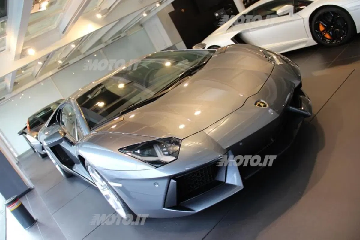 Lamborghini Aventador: prodotti 2.000 esemplari (8)