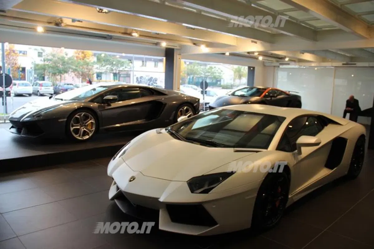 Lamborghini Aventador: prodotti 2.000 esemplari (10)