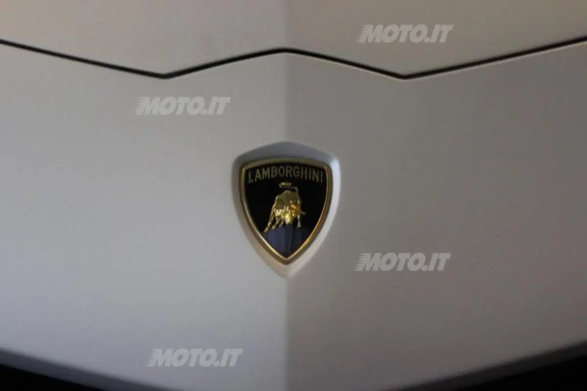 Lamborghini Aventador: prodotti 2.000 esemplari (13)