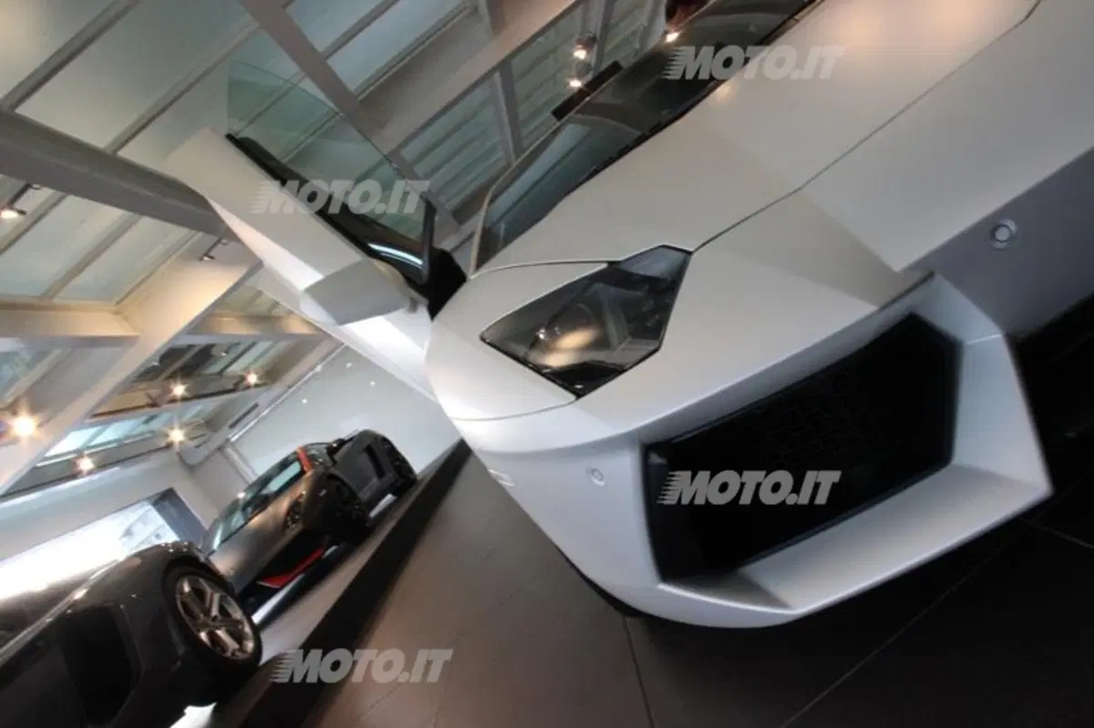 Lamborghini Aventador: prodotti 2.000 esemplari (14)