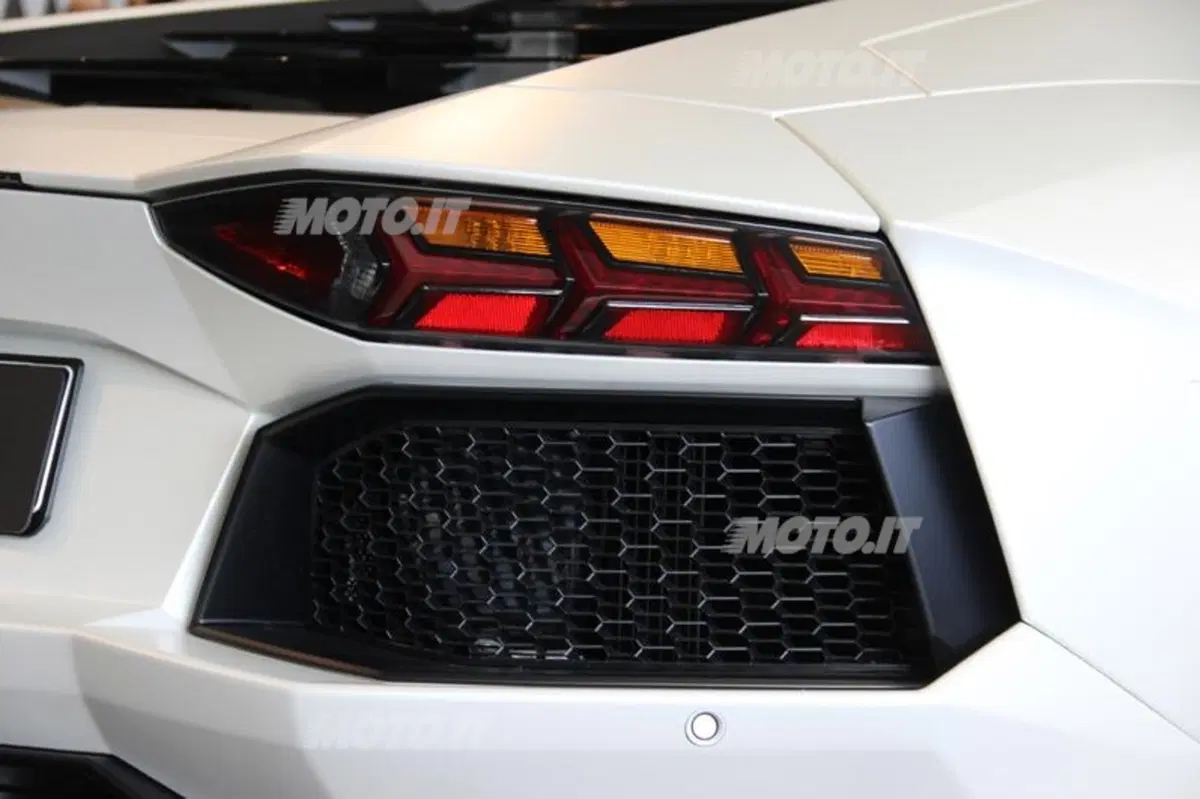 Lamborghini Aventador: prodotti 2.000 esemplari (16)