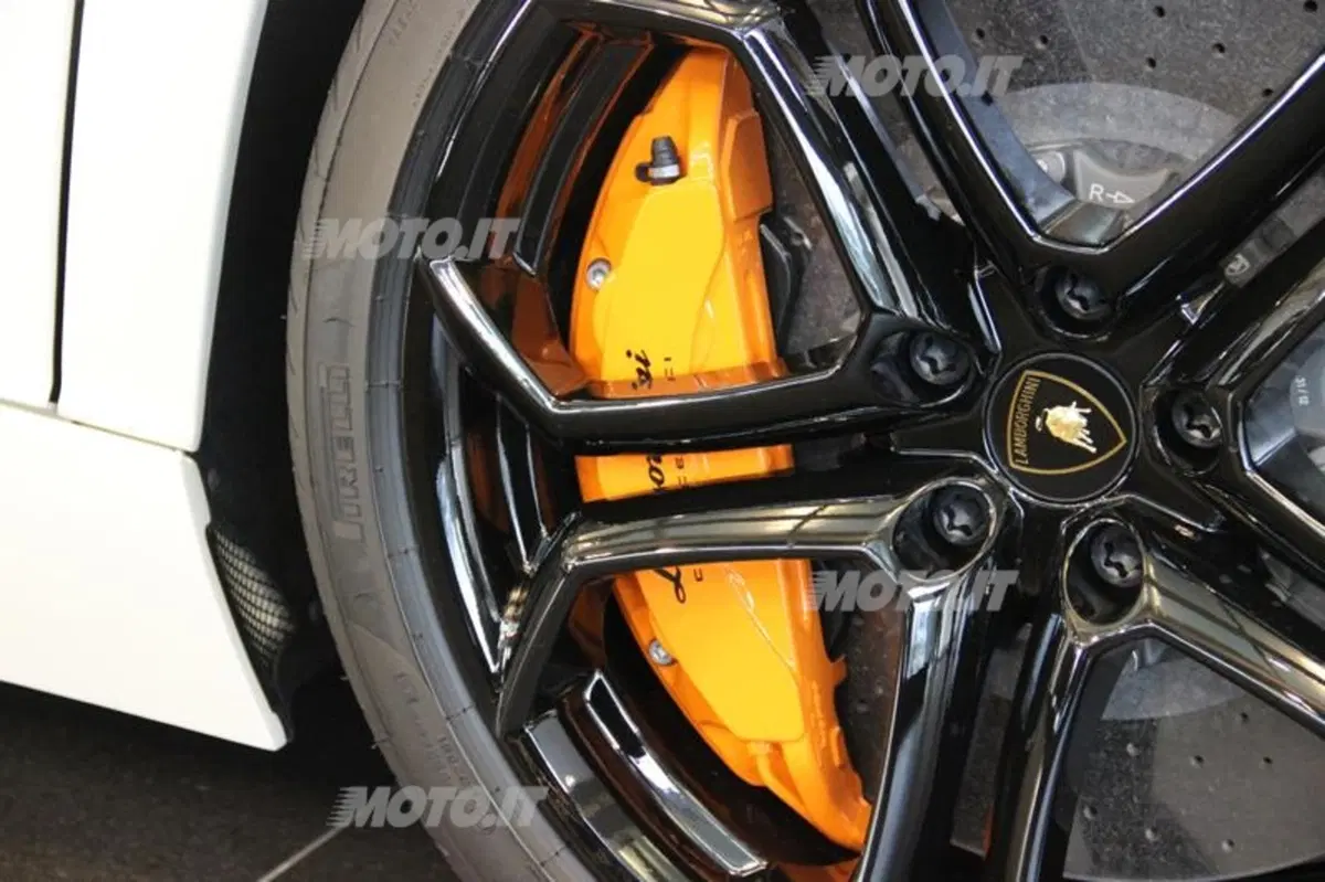 Lamborghini Aventador: prodotti 2.000 esemplari (19)