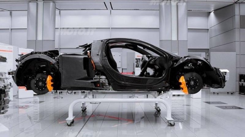 McLaren P1: dentro alla fabbrica per scoprire l&#039;hypercar ibrida