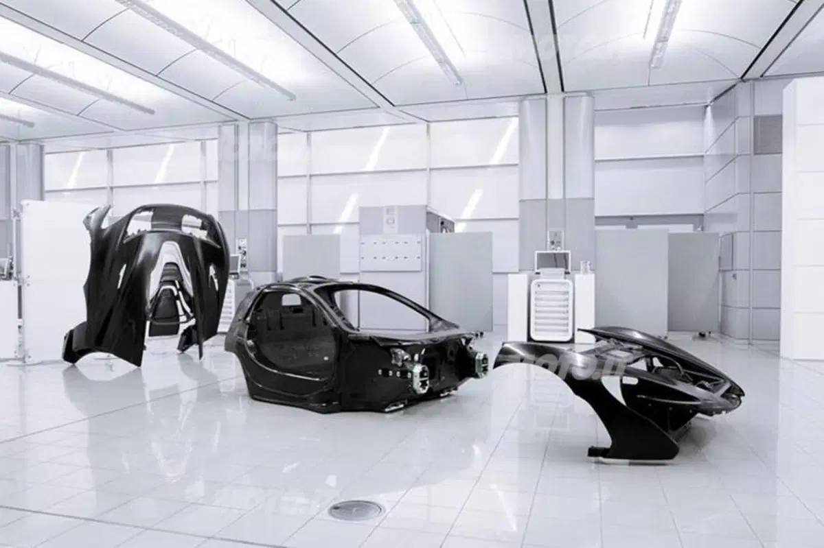 McLaren P1: dentro alla fabbrica per scoprire l'hypercar ibrida (3)