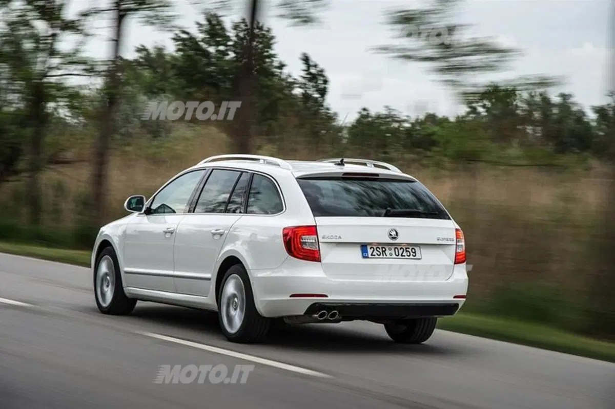 Skoda Superb e Superb Wagon: listino prezzi (6)