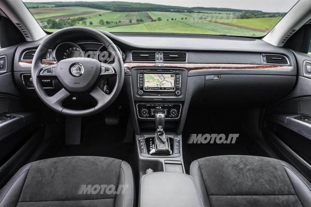 Skoda Superb e Superb Wagon: listino prezzi (12)