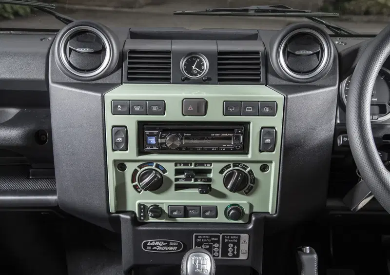 Land Rover Defender (1990-16) (9)