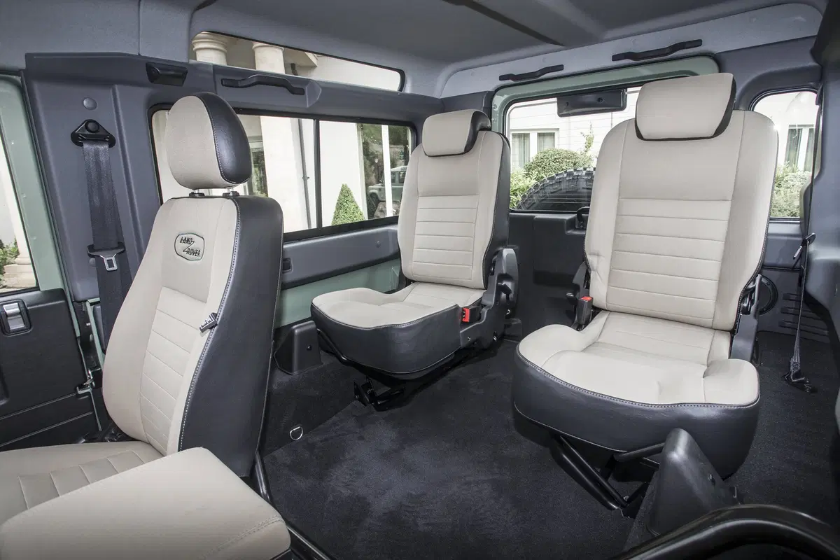 Land Rover Defender 90 2.5 Td5 Soft-Top (11)