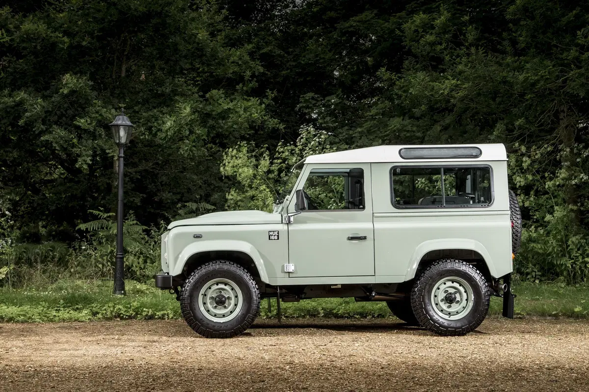Land Rover Defender 90 2.5 Td5 Soft-Top (14)