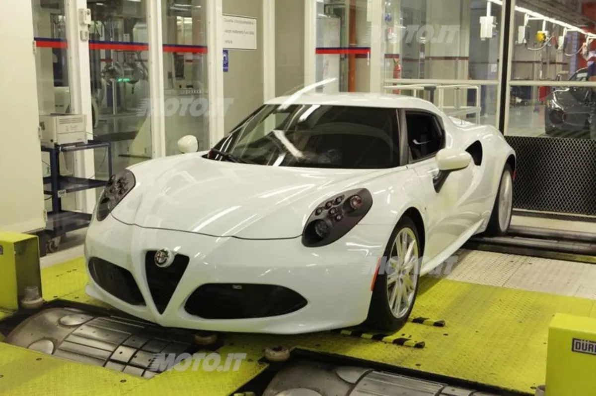 Alfa Romeo 4C: nel cuore dello stabilimento di produzione a Modena (17)