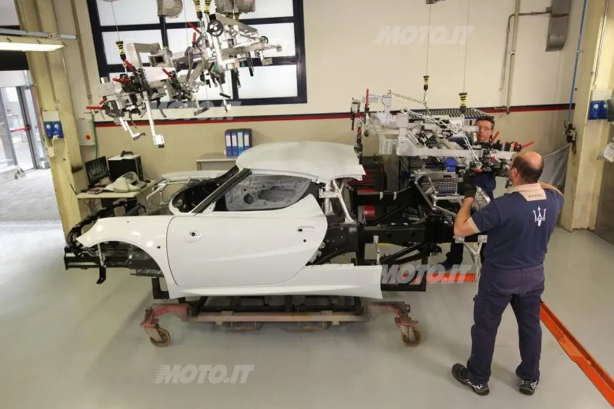 Alfa Romeo 4C: nel cuore dello stabilimento di produzione a Modena (23)