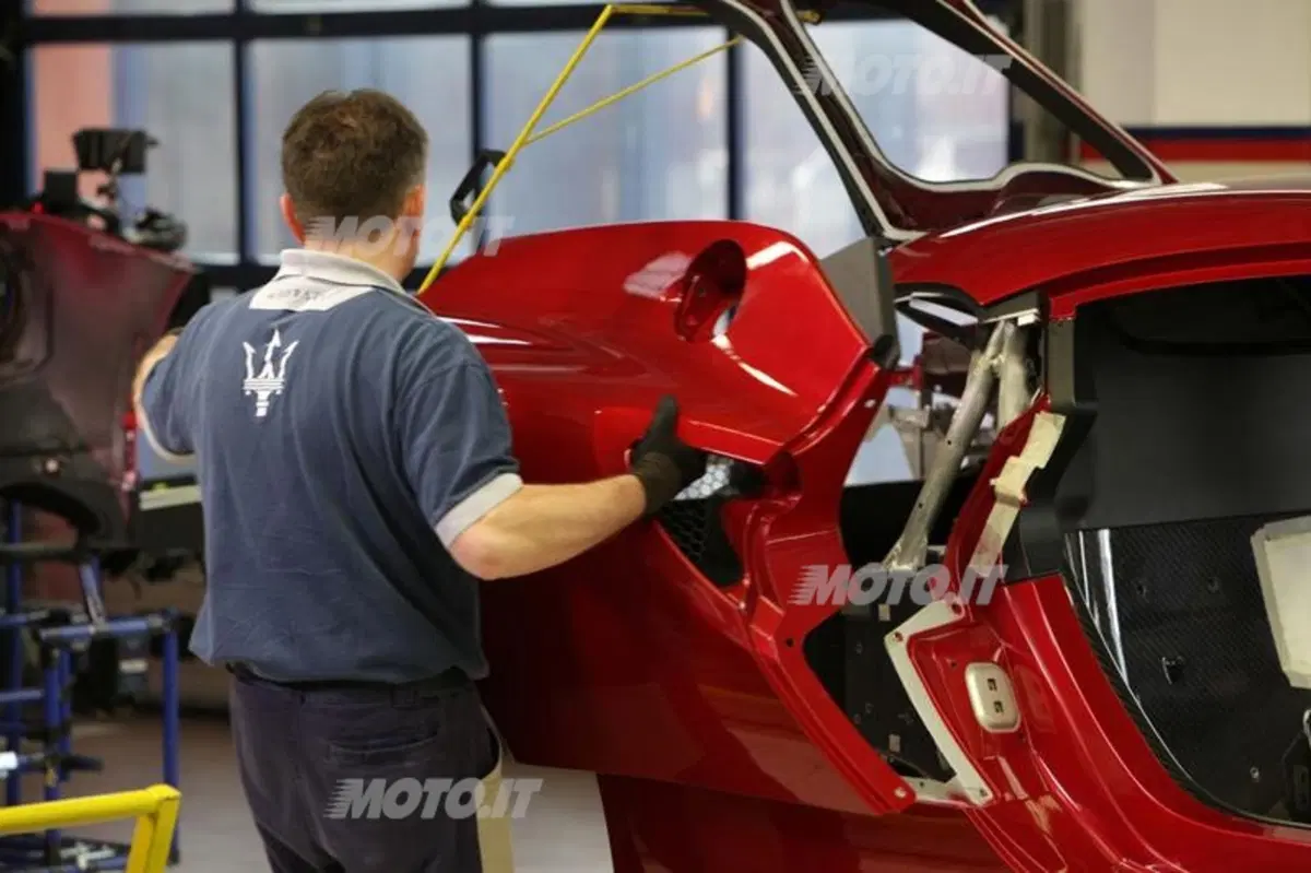 Alfa Romeo 4C: nel cuore dello stabilimento di produzione a Modena (27)