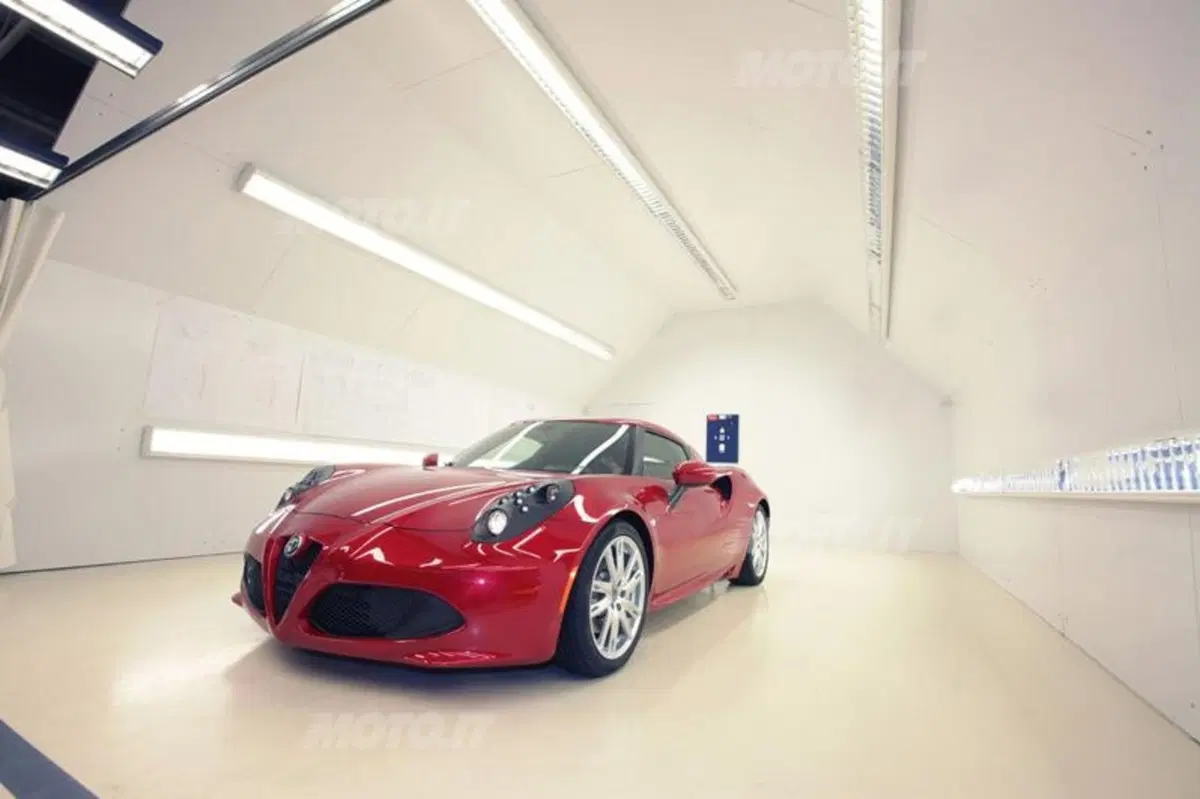Alfa Romeo 4C: nel cuore dello stabilimento di produzione a Modena (28)