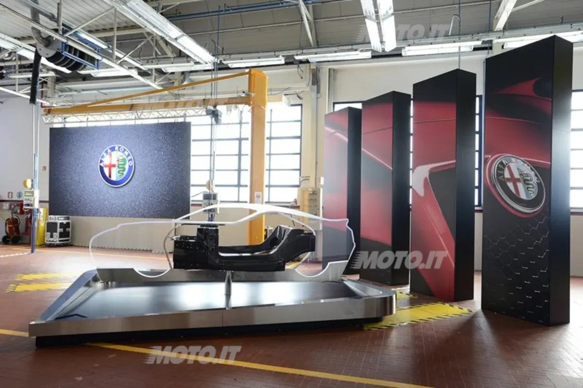 Alfa Romeo 4C: nel cuore dello stabilimento di produzione a Modena (39)