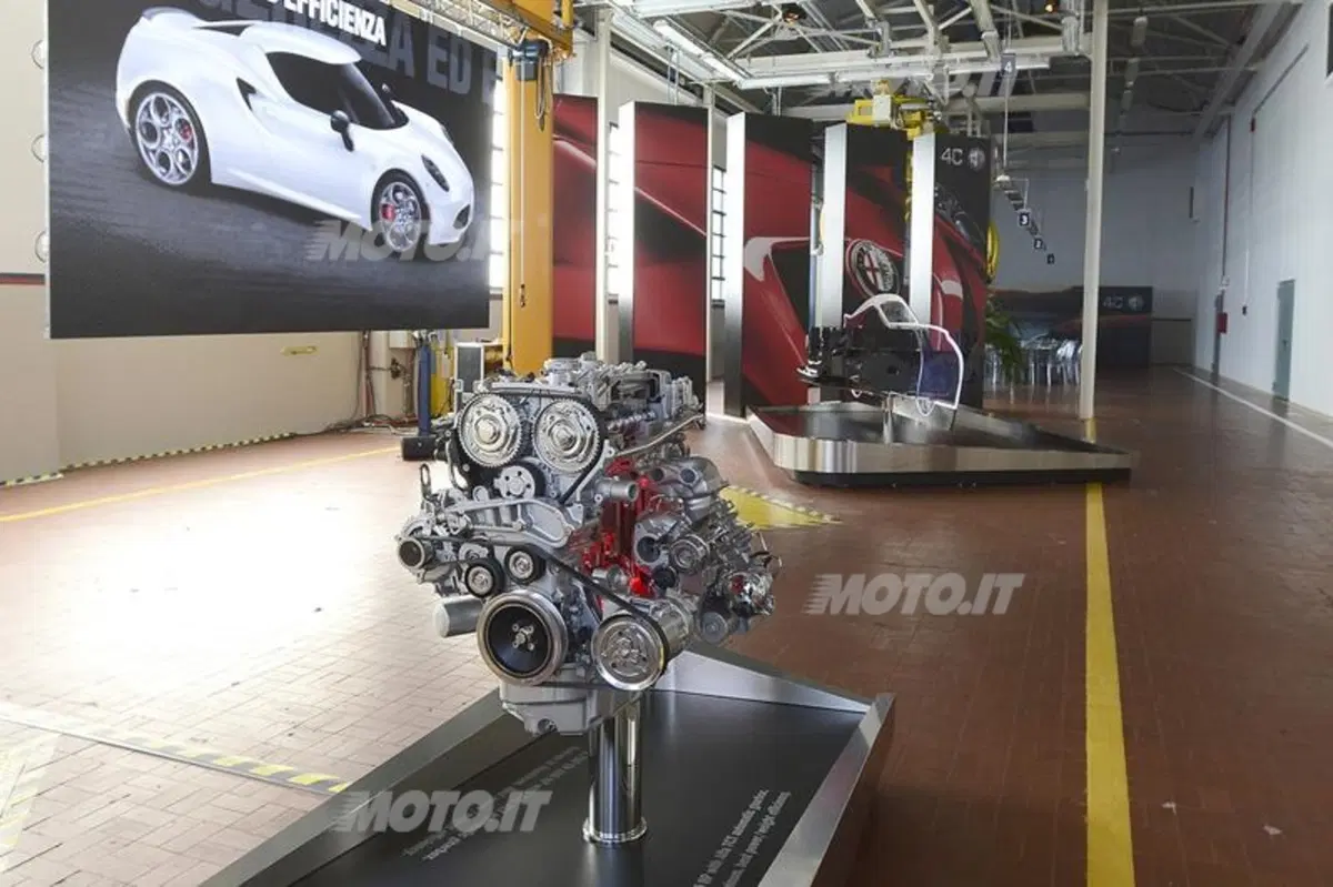 Alfa Romeo 4C: nel cuore dello stabilimento di produzione a Modena (46)