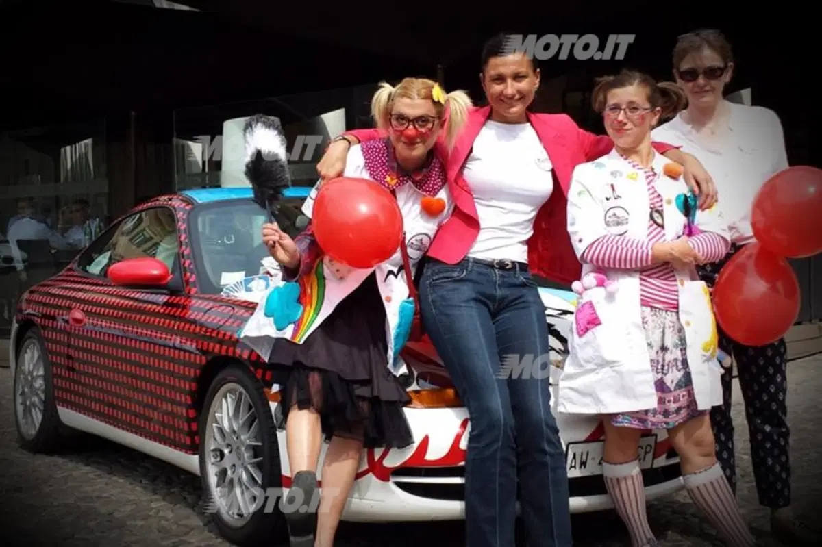 Porsche Italia sostiene la Fondazione Theodora Onlus