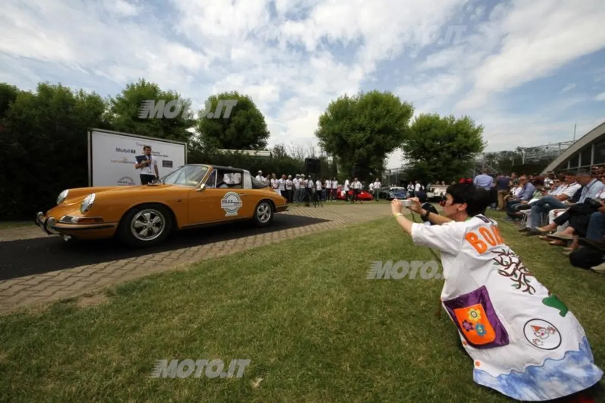 Porsche Italia sostiene la Fondazione Theodora Onlus (2)