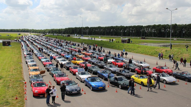 Mazda MX-5: il viaggio verso il nuovo record in Olanda