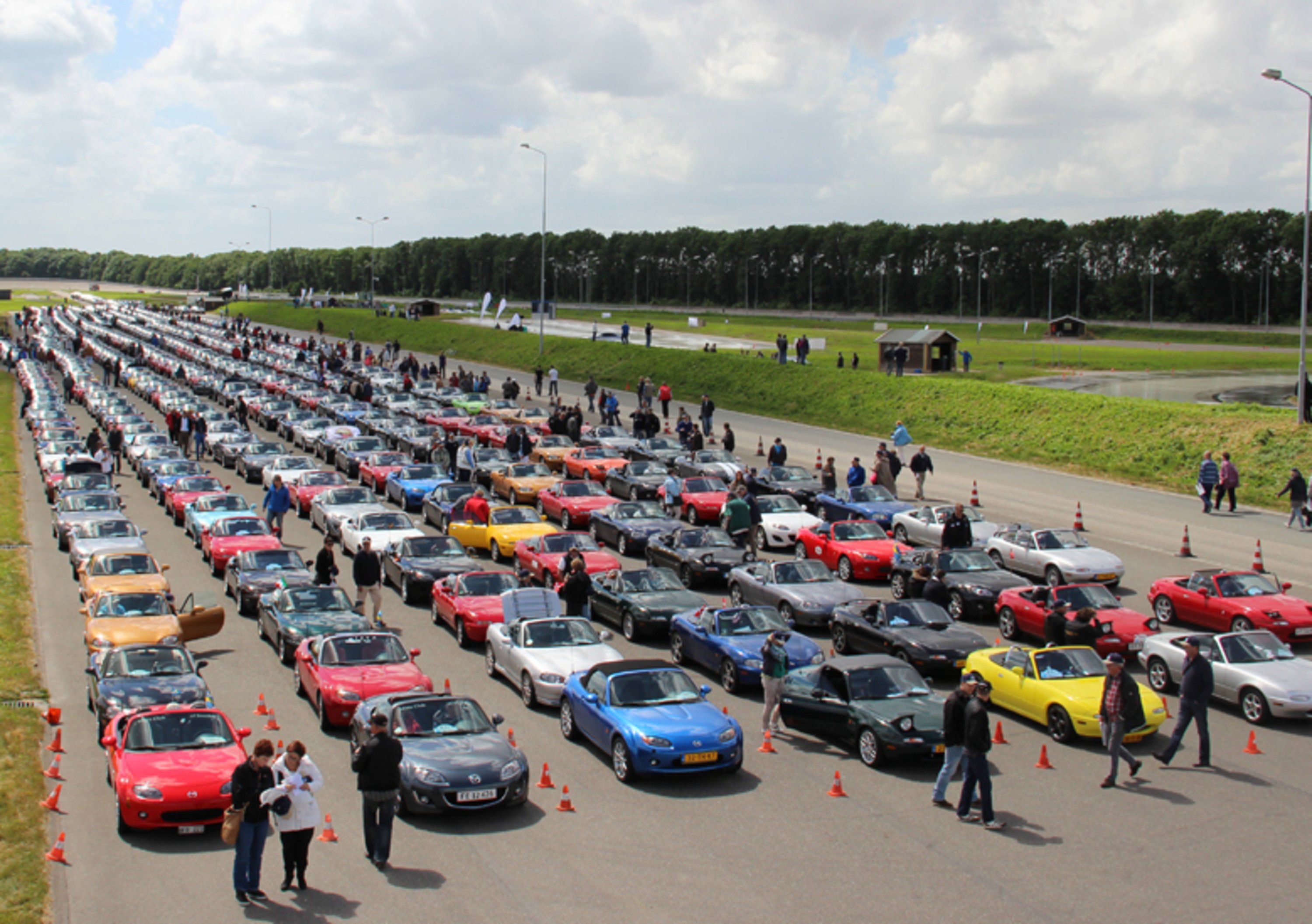 Mazda MX-5: il viaggio verso il nuovo record in Olanda