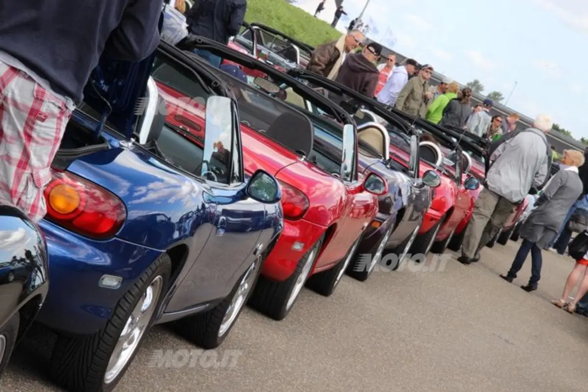 Mazda MX-5: il viaggio verso il nuovo record in Olanda