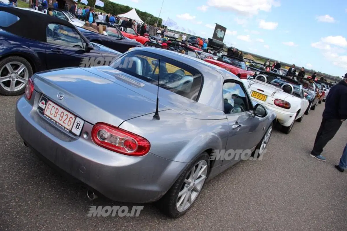 Mazda MX-5: il viaggio verso il nuovo record in Olanda (12)