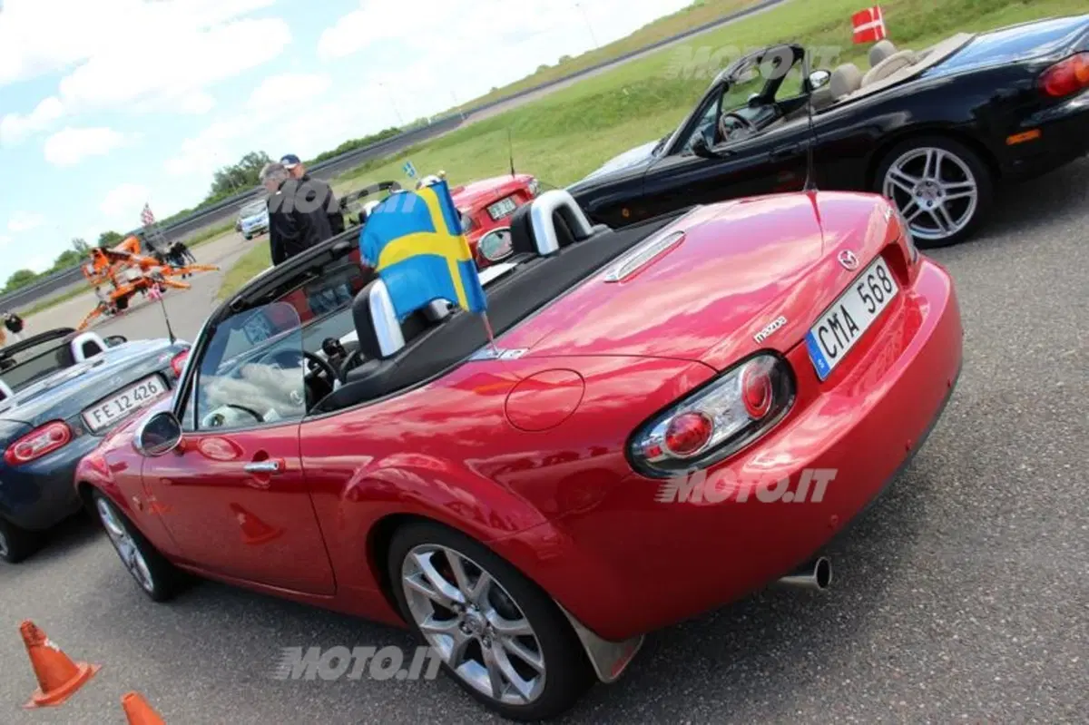 Mazda MX-5: il viaggio verso il nuovo record in Olanda (24)