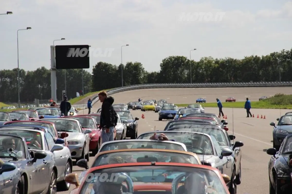 Mazda MX-5: il viaggio verso il nuovo record in Olanda (54)