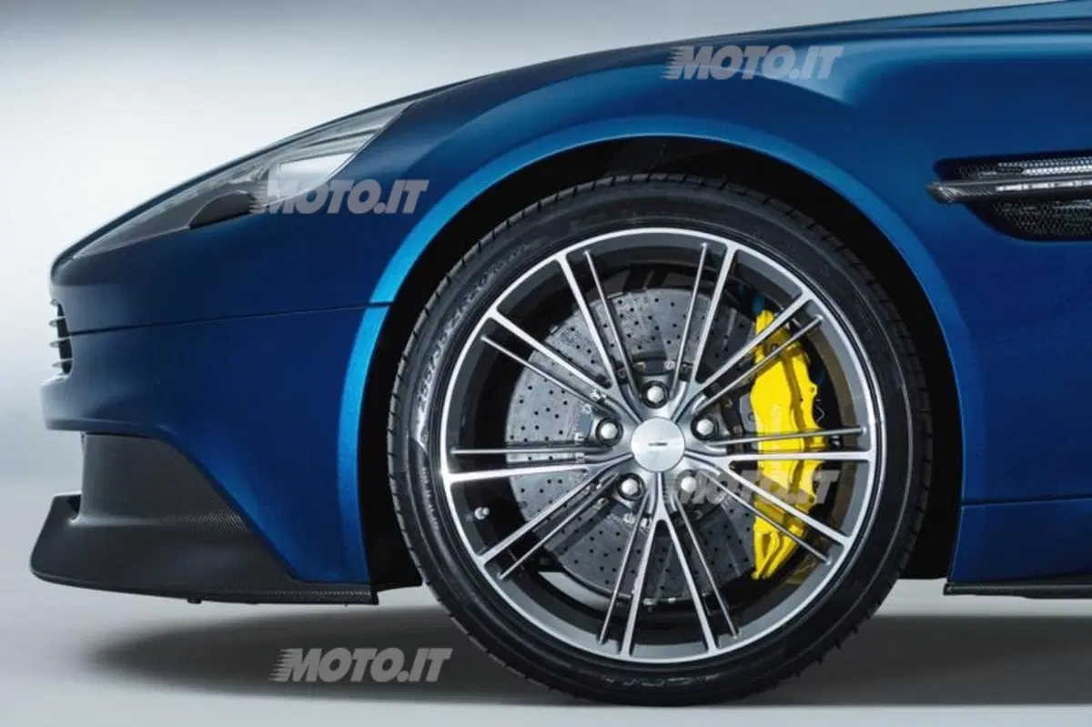 Aston Martin Vanquish Volante (11)