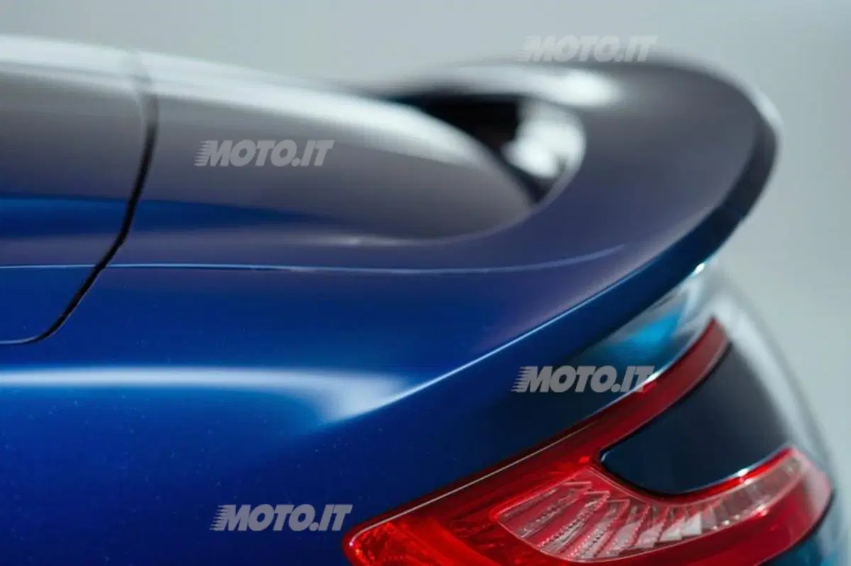 Aston Martin Vanquish Volante (13)